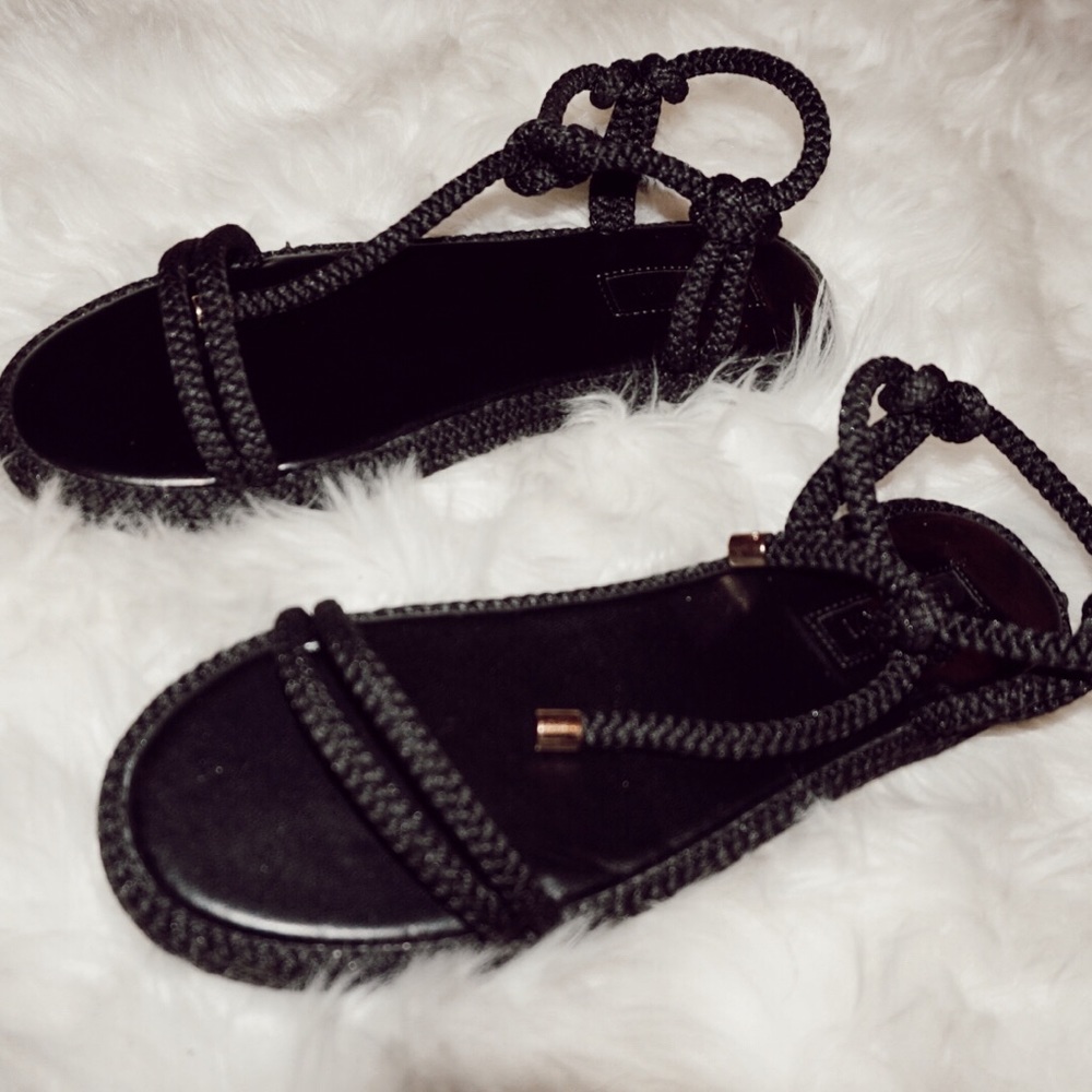 Forever 21 sandals 🖤